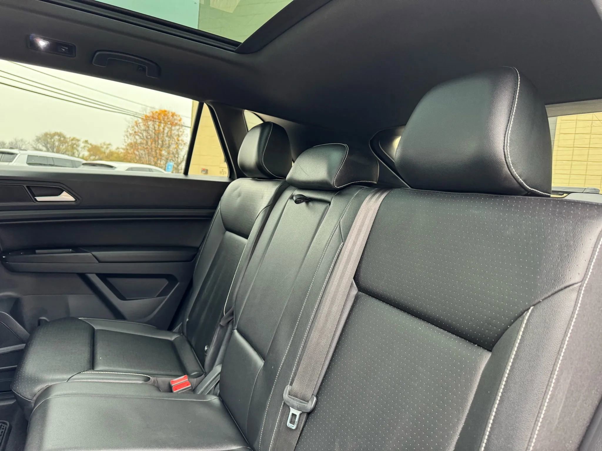 Used 2020 Volkswagen Atlas Cross Sport SE w/ Panoramic Sunroof Package image 34