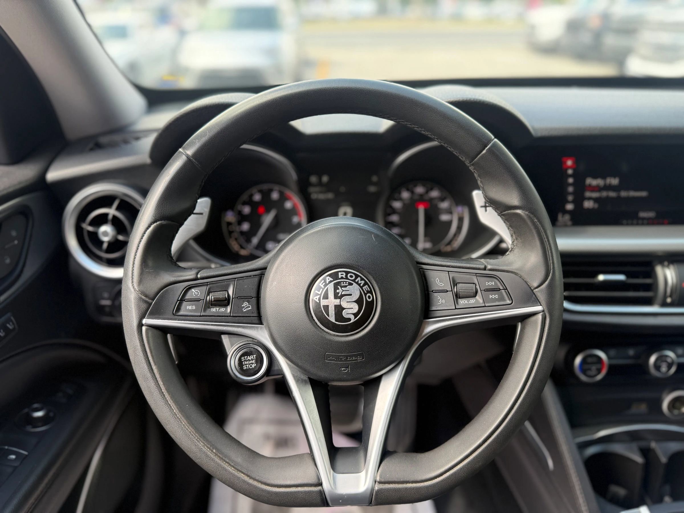 Used 2018 Alfa Romeo Stelvio Sport w/ Quick Order Package 22J Sport AWD/4WD image 9