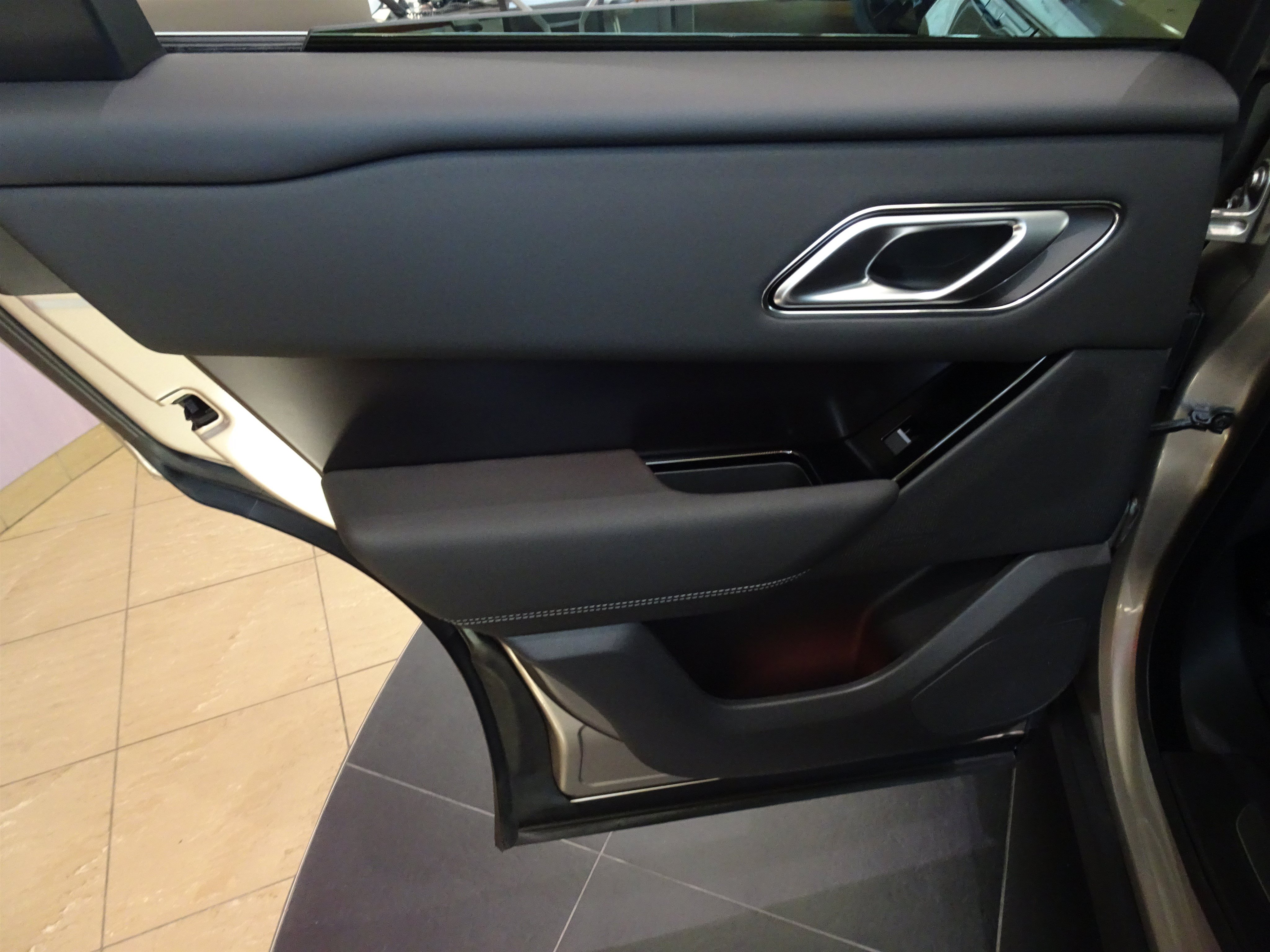 New 2026 Land Rover Range Rover Velar Belgravia AWD/4WD image 19