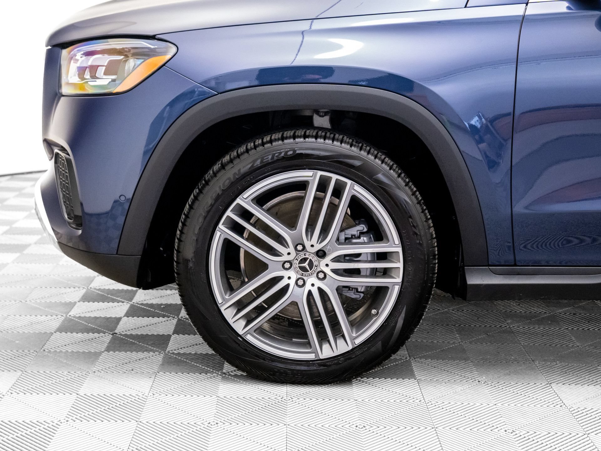 New 2026 Mercedes-Benz GLS 450 4MATIC image 35