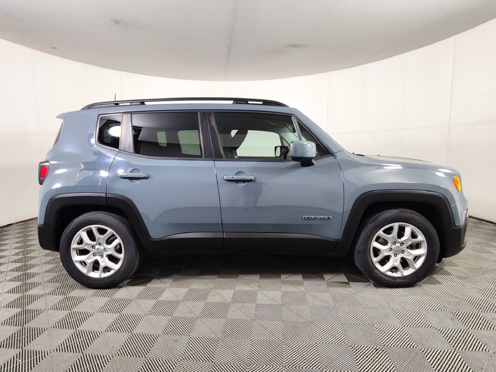 Used 2017 Jeep Renegade Latitude w/ Popular Equipment Group FWD image 7