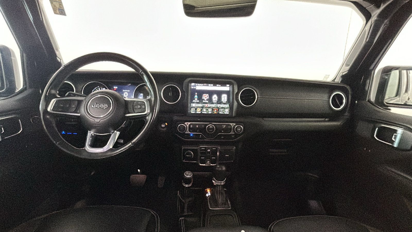 Used 2023 Jeep Wrangler Unlimited Sahara w/ Cold Weather Group AWD/4WD image 32