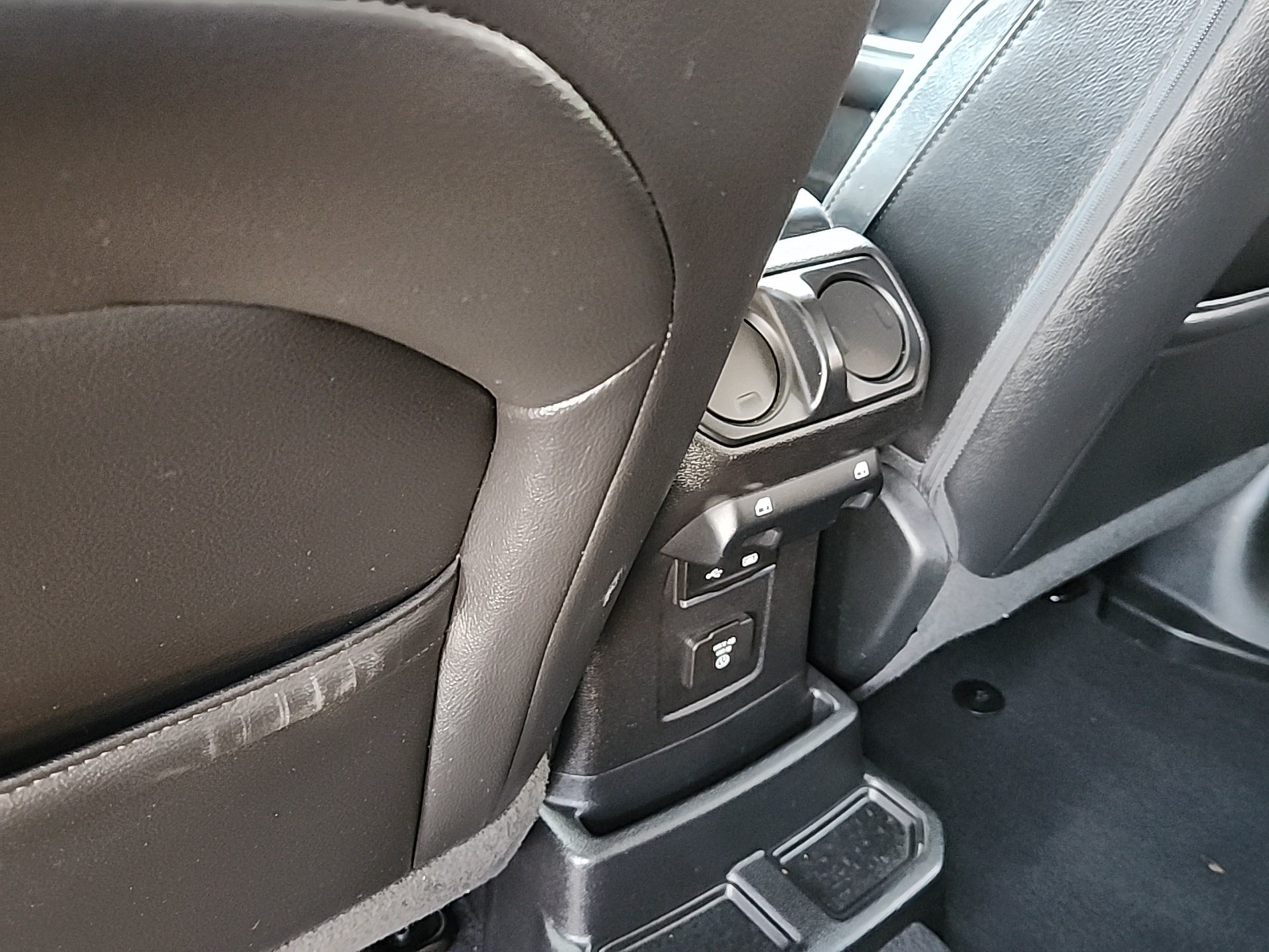 Used 2018 Jeep Wrangler Unlimited Sahara AWD/4WD image 23