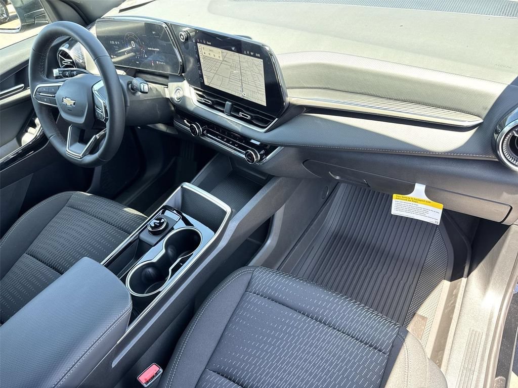 New 2027 Chevrolet Equinox LT w/ LPO, Floor Liner Package FWD image 34