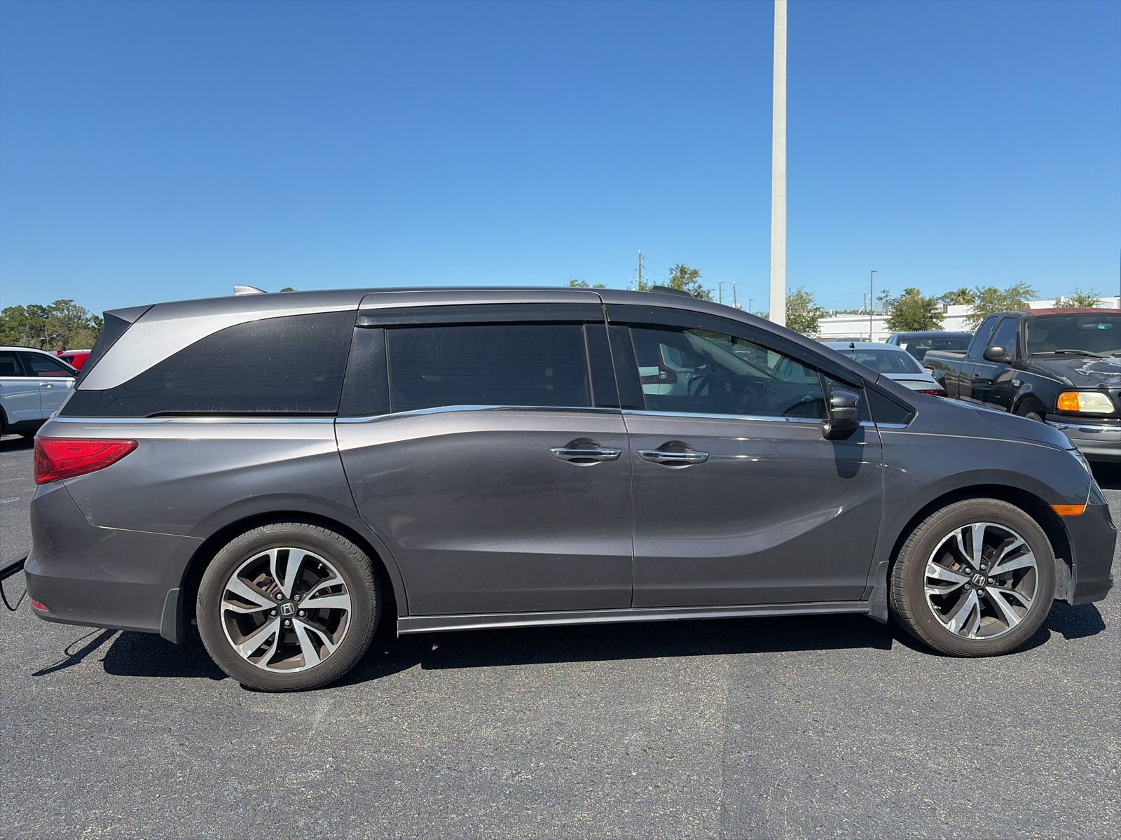 Used 2018 Honda Odyssey Elite image 8