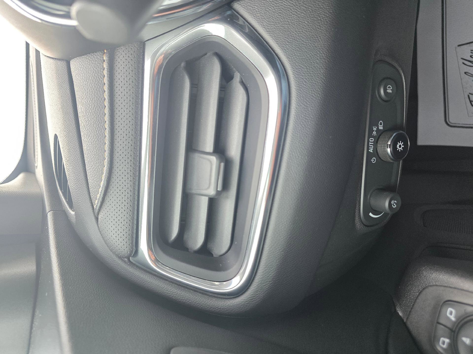 Used 2020 Chevrolet Equinox Premier AWD/4WD image 12