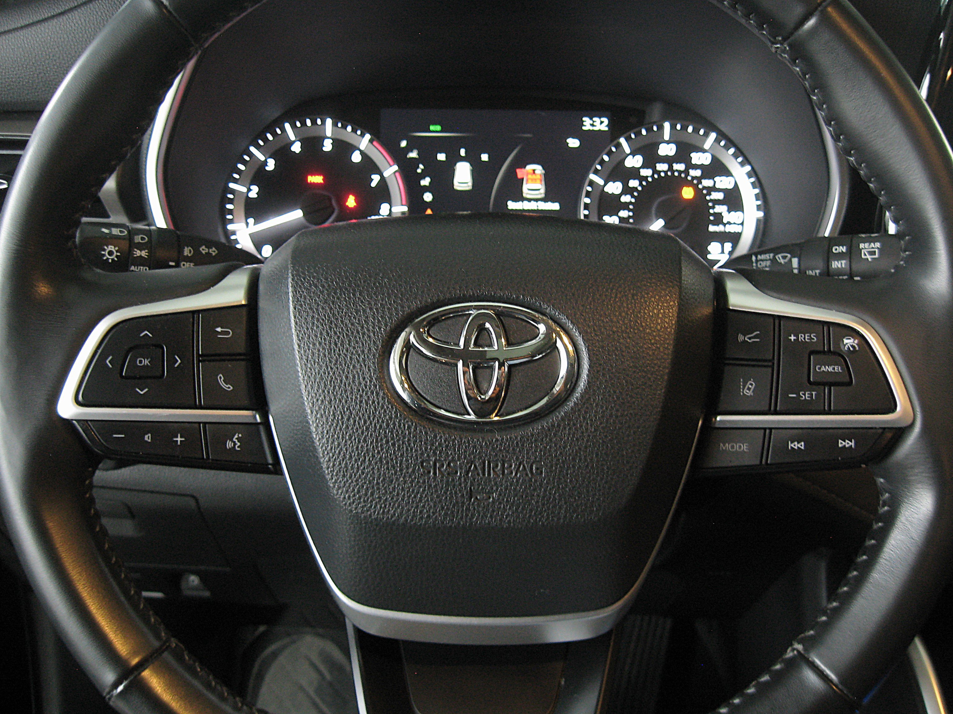 Used 2023 Toyota Highlander XLE image 16