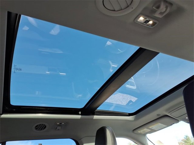 Used 2021 Ford Explorer XLT w/ Equipment Group 202A image 9