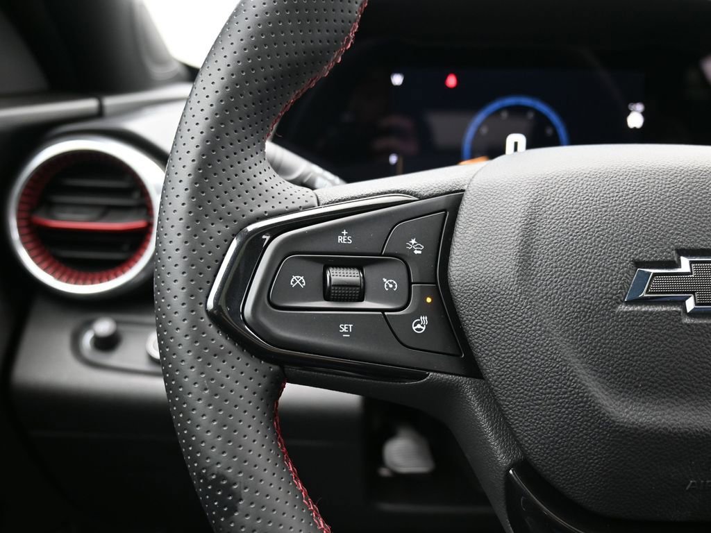 Used 2024 Chevrolet Trax RS w/ Sunroof Package FWD image 48