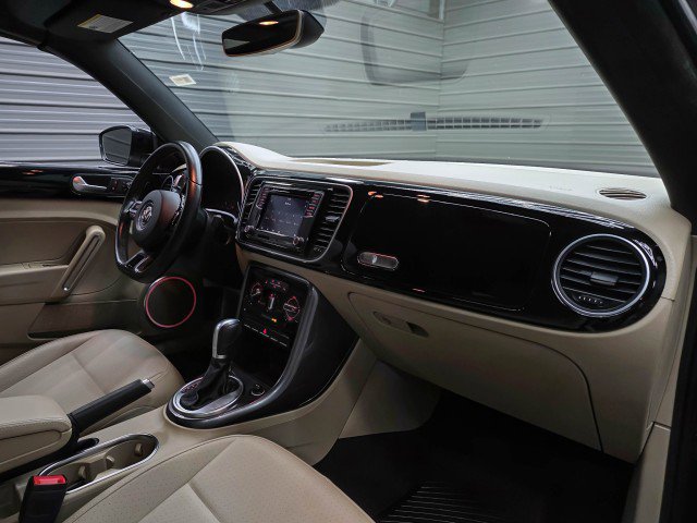 Used 2018 Volkswagen Beetle 2.0T S w/ Style & Comfort Package FWD image 13