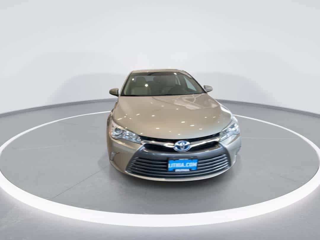 Used 2015 Toyota Camry XLE w/ Moonroof Package FWD image 3