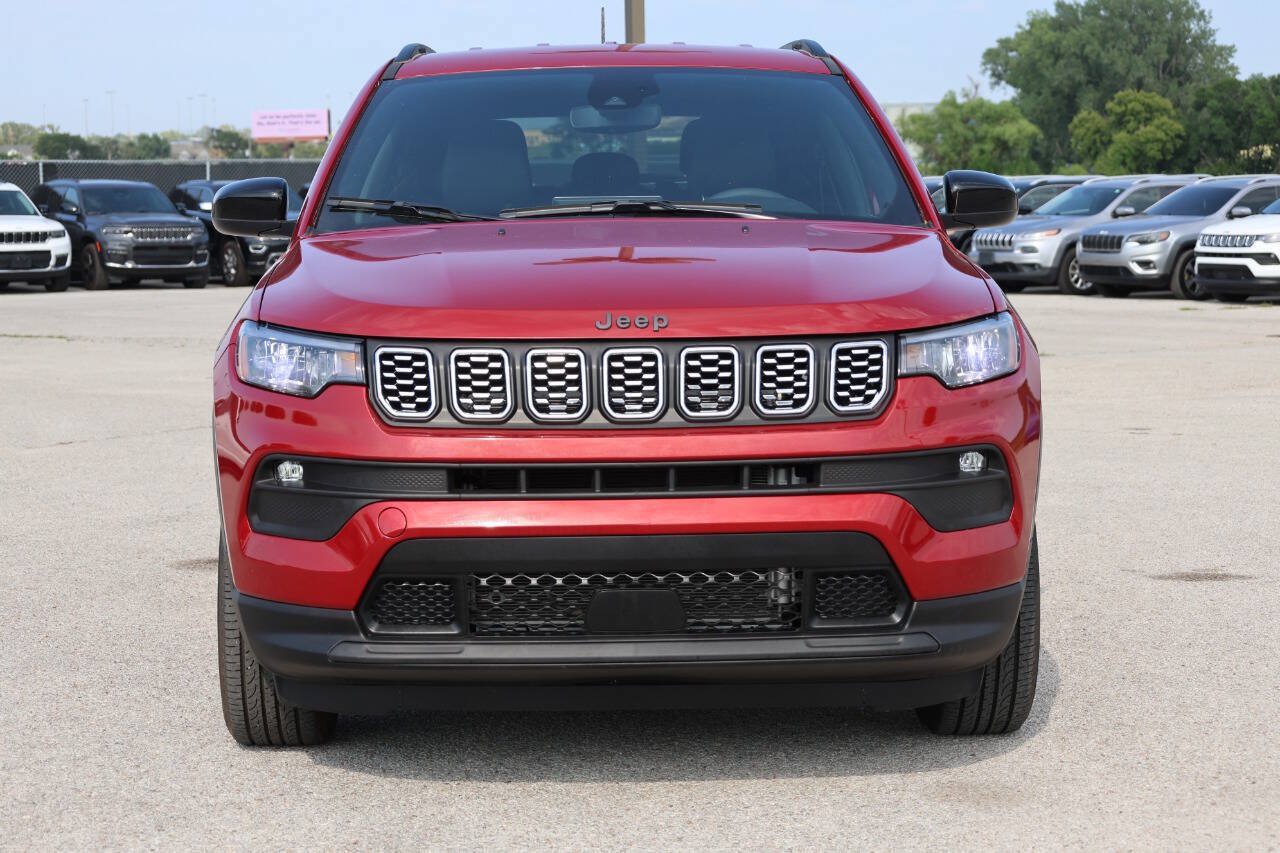 Used 2026 Jeep Compass Latitude AWD/4WD image 2