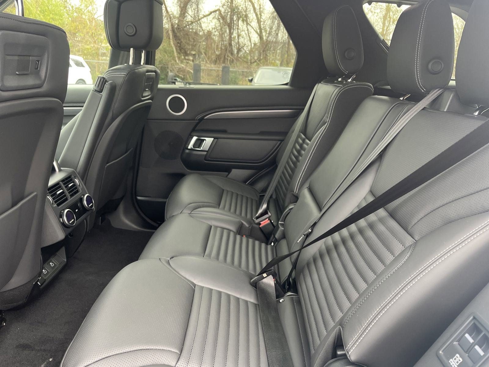 Used 2025 Land Rover Discovery Metropolitan Edition AWD/4WD image 20