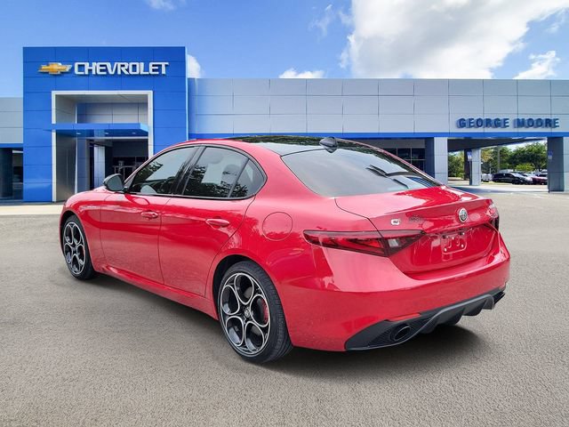 Used 2022 Alfa Romeo Giulia Veloce AWD/4WD image 3
