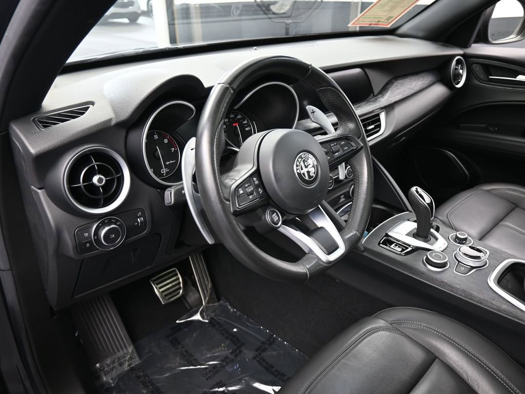 Used 2023 Alfa Romeo Stelvio Sprint image 10
