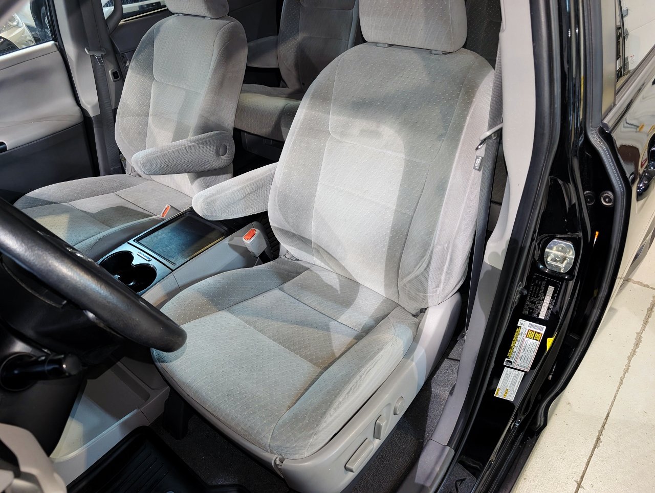 Used 2020 Toyota Sienna LE AWD/4WD image 18