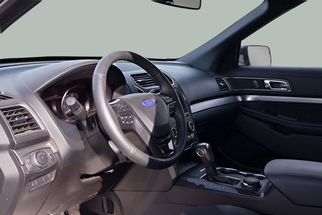 Used 2018 Ford Explorer XLT w/ Equipment Group 202A image 11