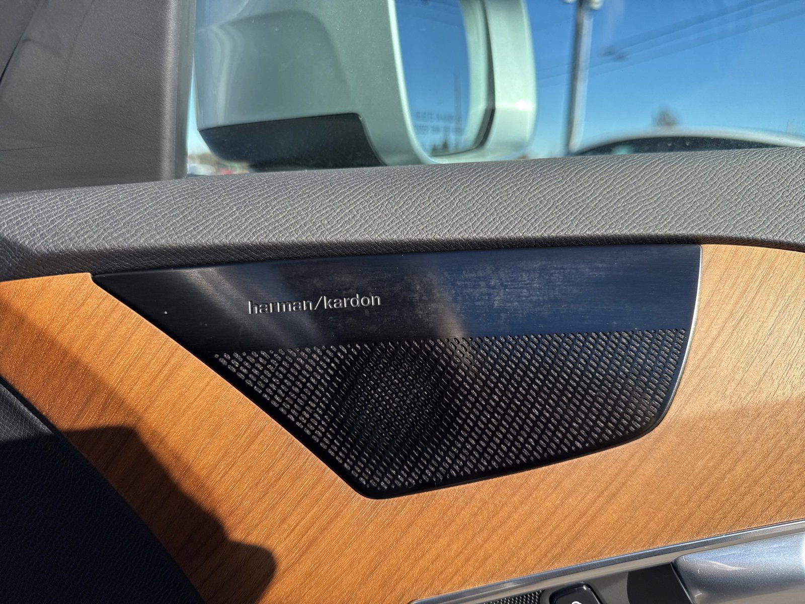 Used 2022 Volvo XC90 T6 Momentum w/ Advanced Package image 14