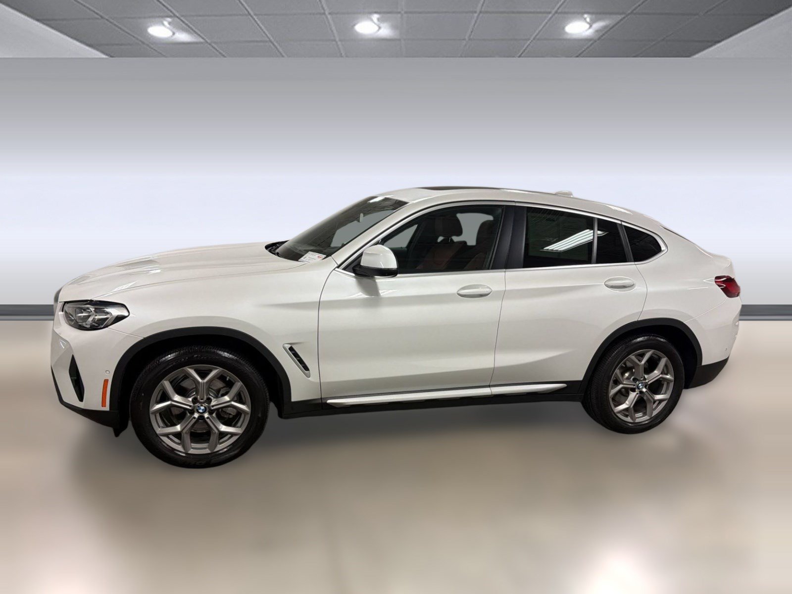 Certified 2025 BMW X4 xDrive30i AWD/4WD image 2