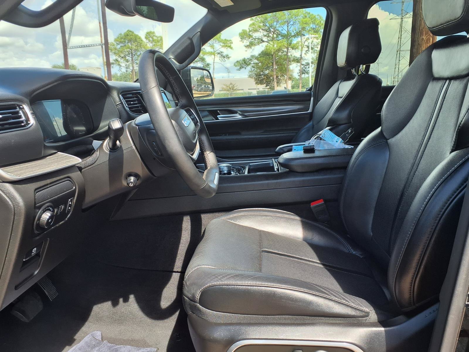 Used 2024 Jeep Wagoneer L Series II w/ Flexible Seating Group RWD image 20