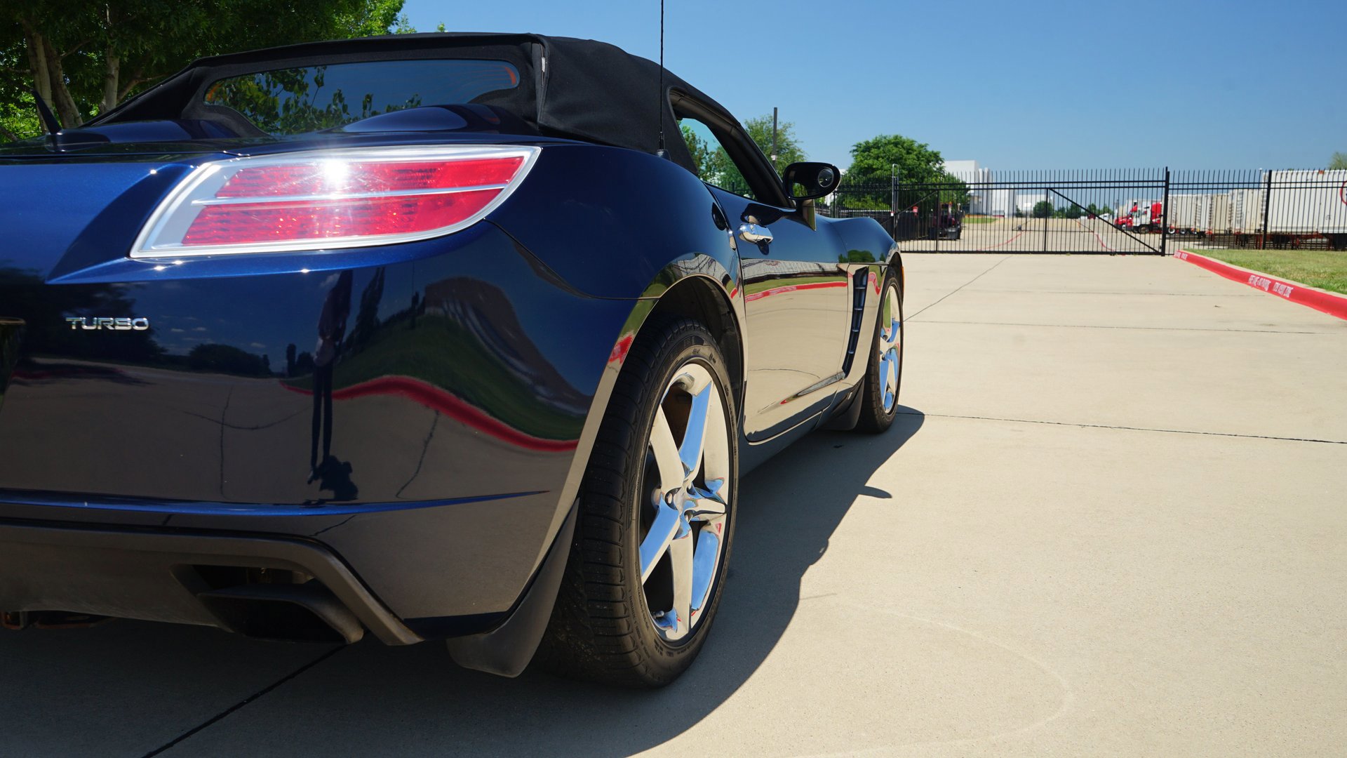 Used 2008 Saturn Sky Red Line RWD image 36