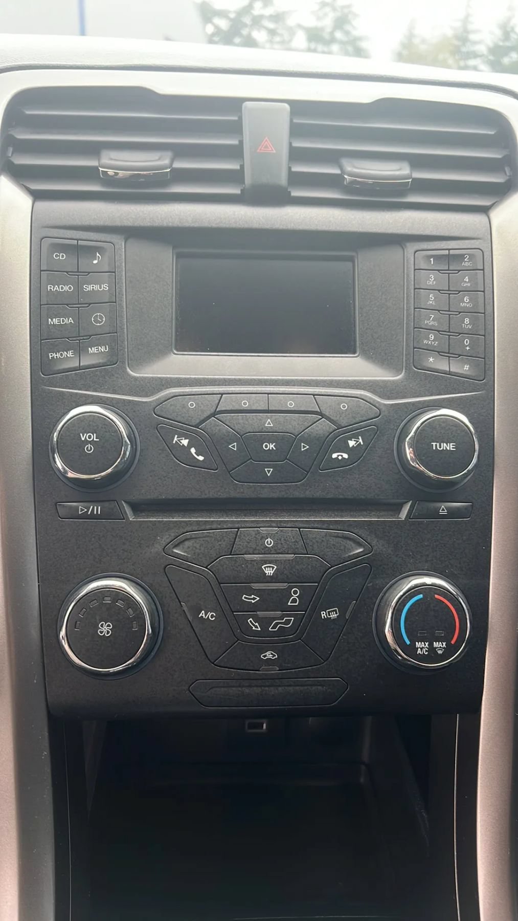 Used 2017 Ford Fusion SE FWD image 22