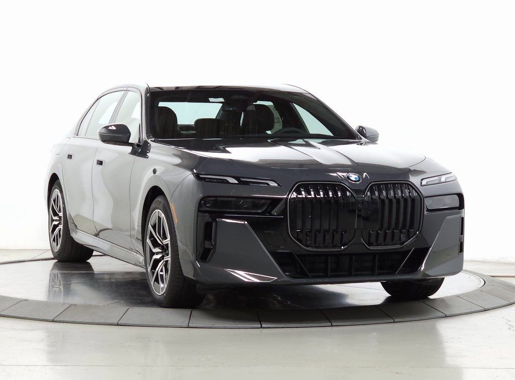 New 2025 BMW 760i xDrive w/ Premium Package