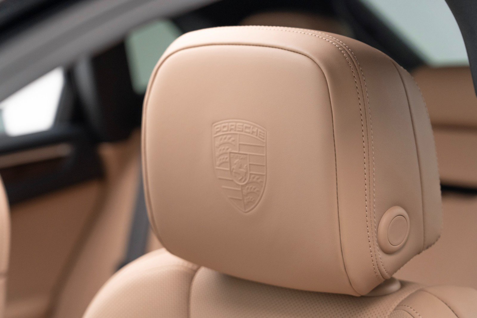 New 2025 Porsche Macan image 19