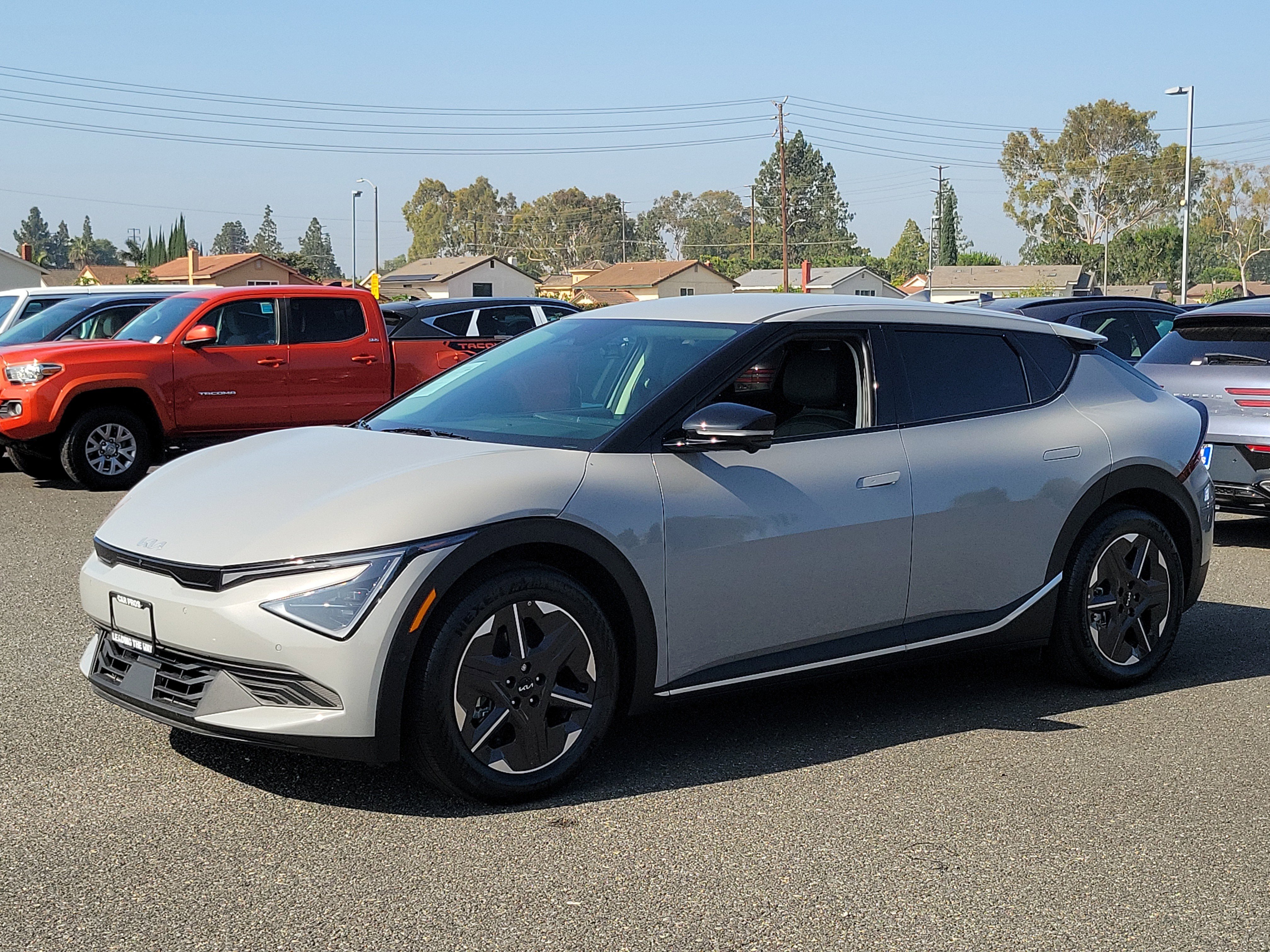 Used 2025 Kia EV6 Light w/ Light LR Technology Package RWD image 1