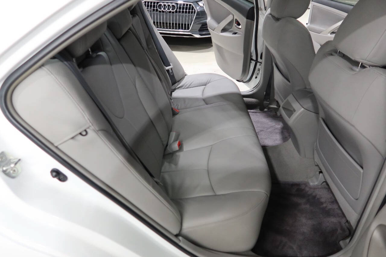 Used 2011 Toyota Camry SE w/ SE Extra-Value Pkg #1 FWD image 15