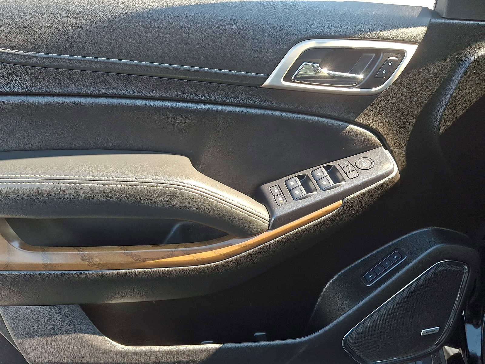 Used 2020 GMC Yukon XL Denali w/ Denali Premium Package image 14