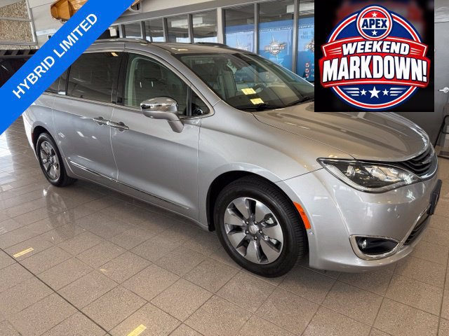 Used 2018 Chrysler Pacifica Limited w/ Advanced Safetytec Group FWD image 1