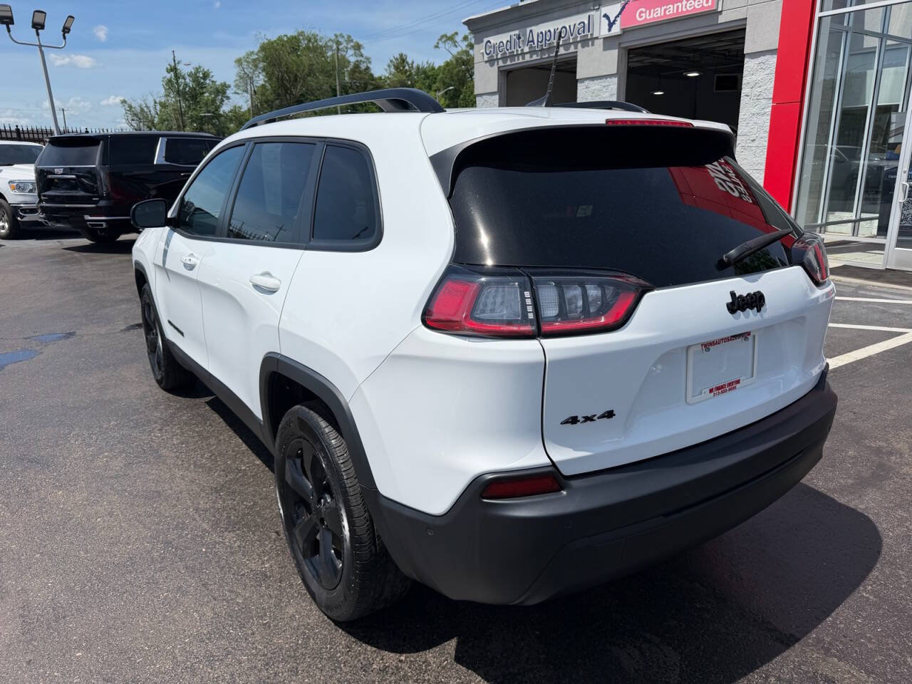Used 2023 Jeep Cherokee Altitude Lux AWD/4WD image 7