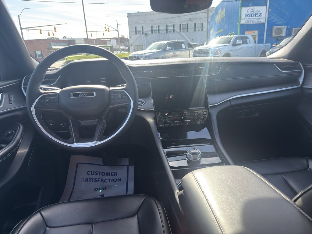 Used 2025 Jeep Grand Cherokee L Limited image 7
