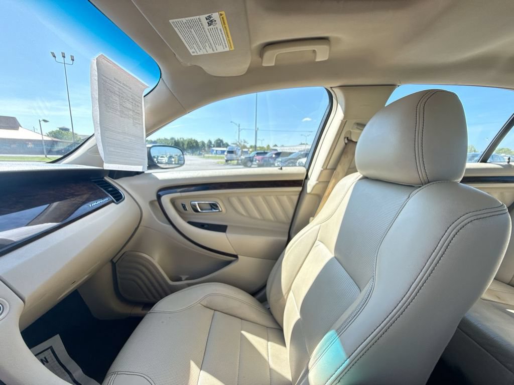 Used 2018 Ford Taurus Limited FWD image 23