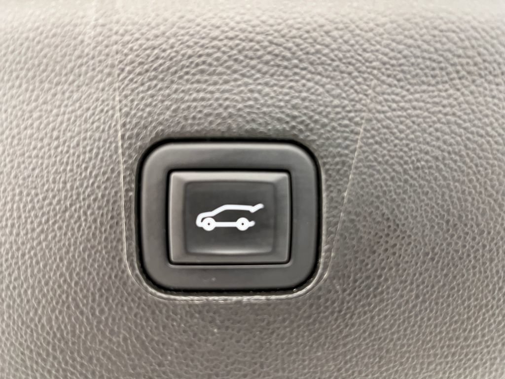 Used 2023 Buick Enclave Essence AWD/4WD image 44