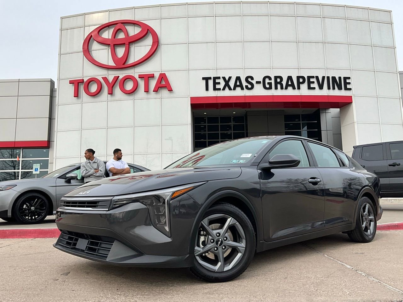 Used 2025 Kia K4 LXS image 2