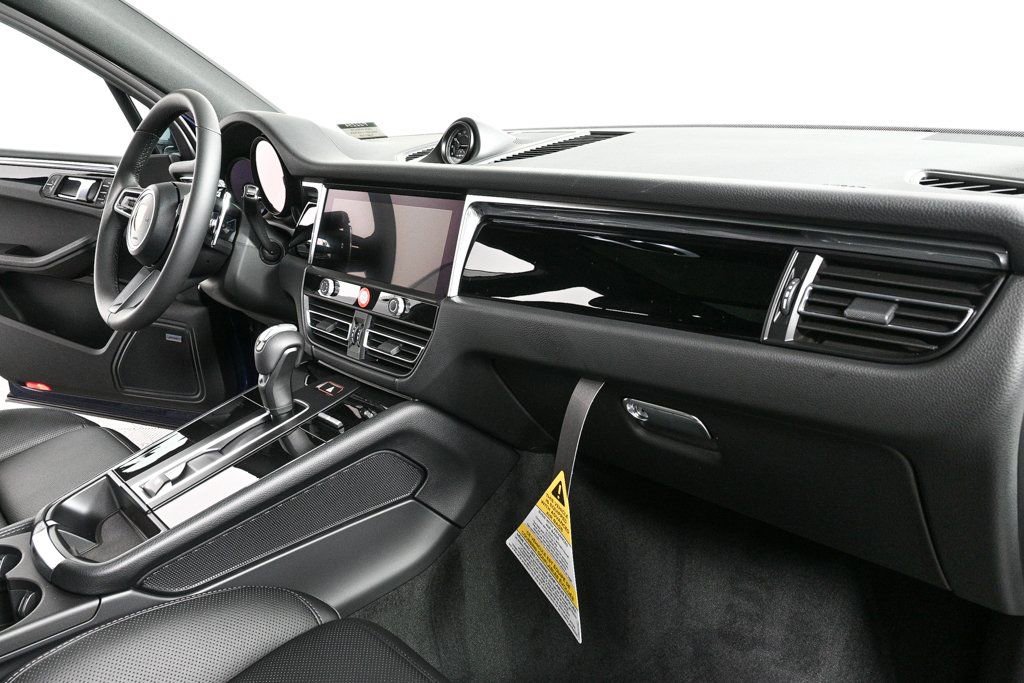 Certified 2026 Porsche Macan image 25