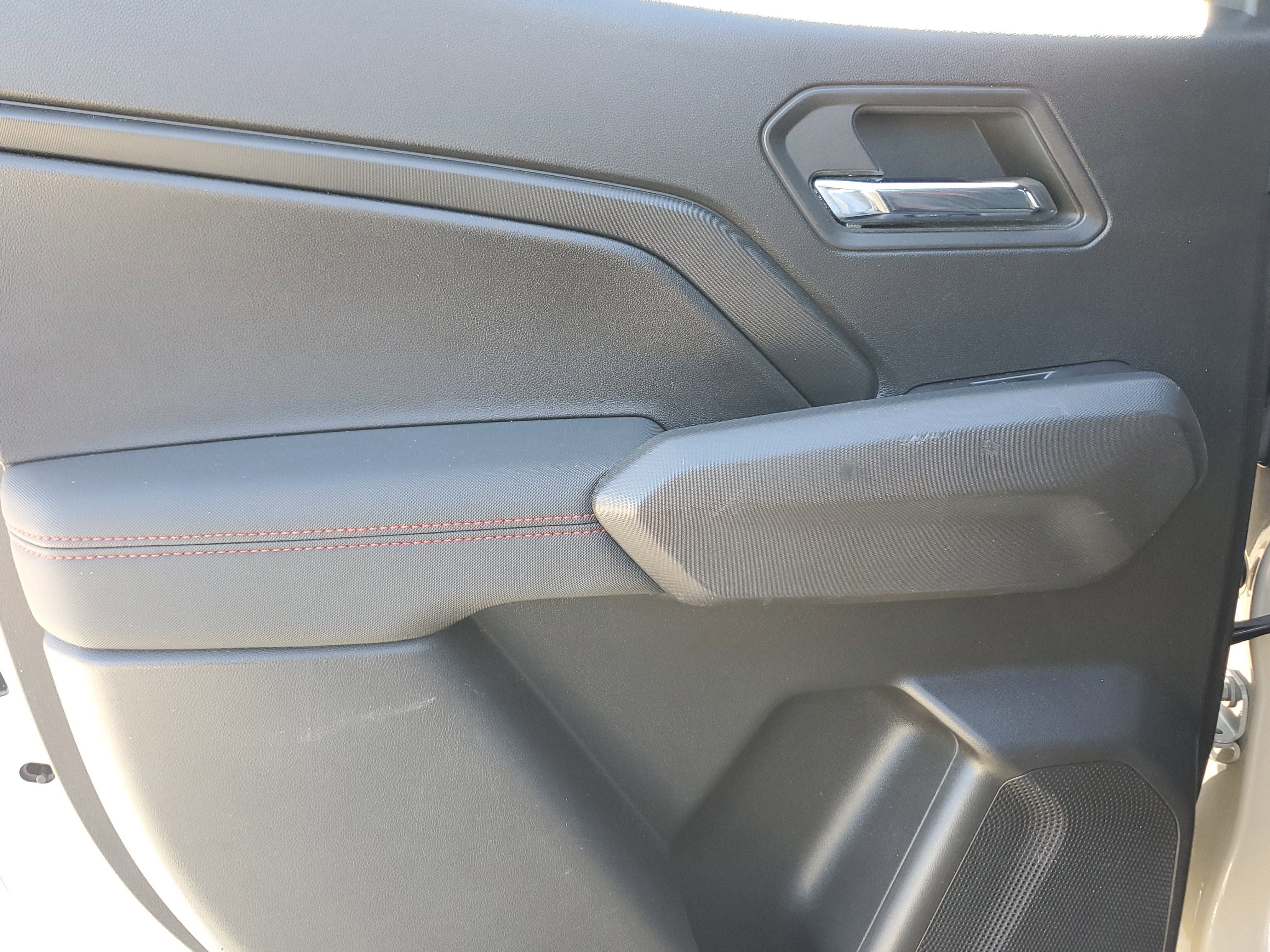 Used 2023 Chevrolet Colorado Z71 w/ Z71 Convenience Package 2 image 27