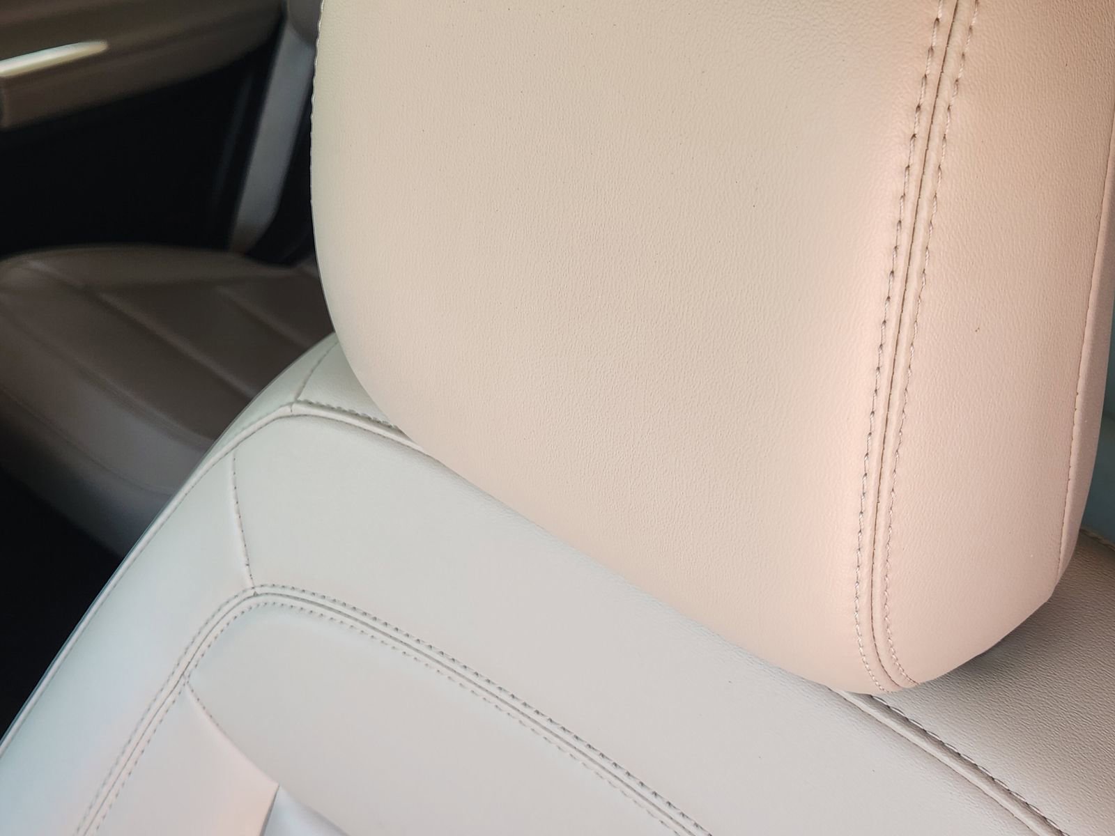 Used 2022 Ford Explorer XLT w/ Equipment Group 202A image 15