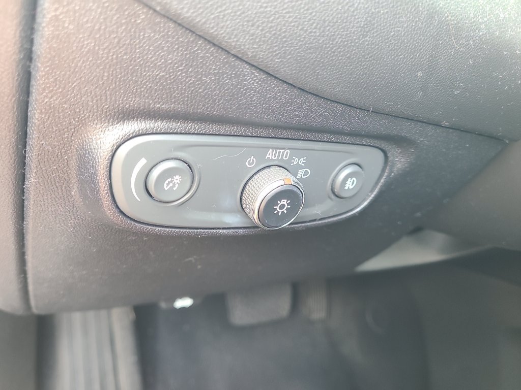 Used 2019 Chevrolet Equinox Premier FWD image 22