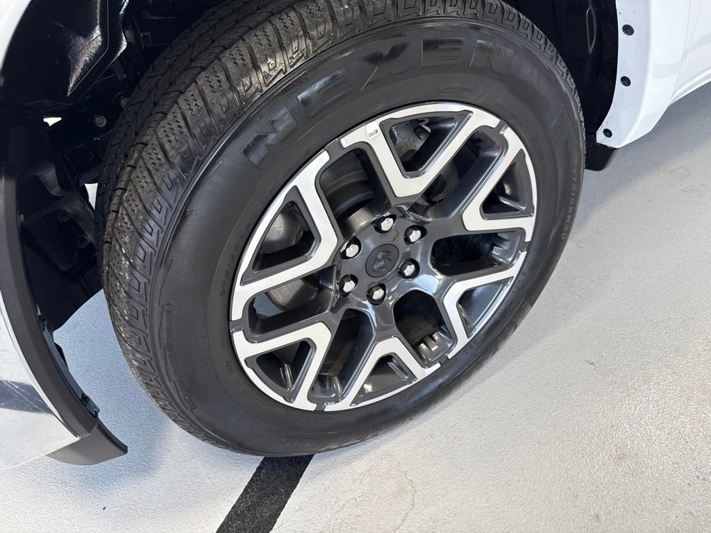 Used 2026 RAM 1500 Laramie AWD/4WD image 10