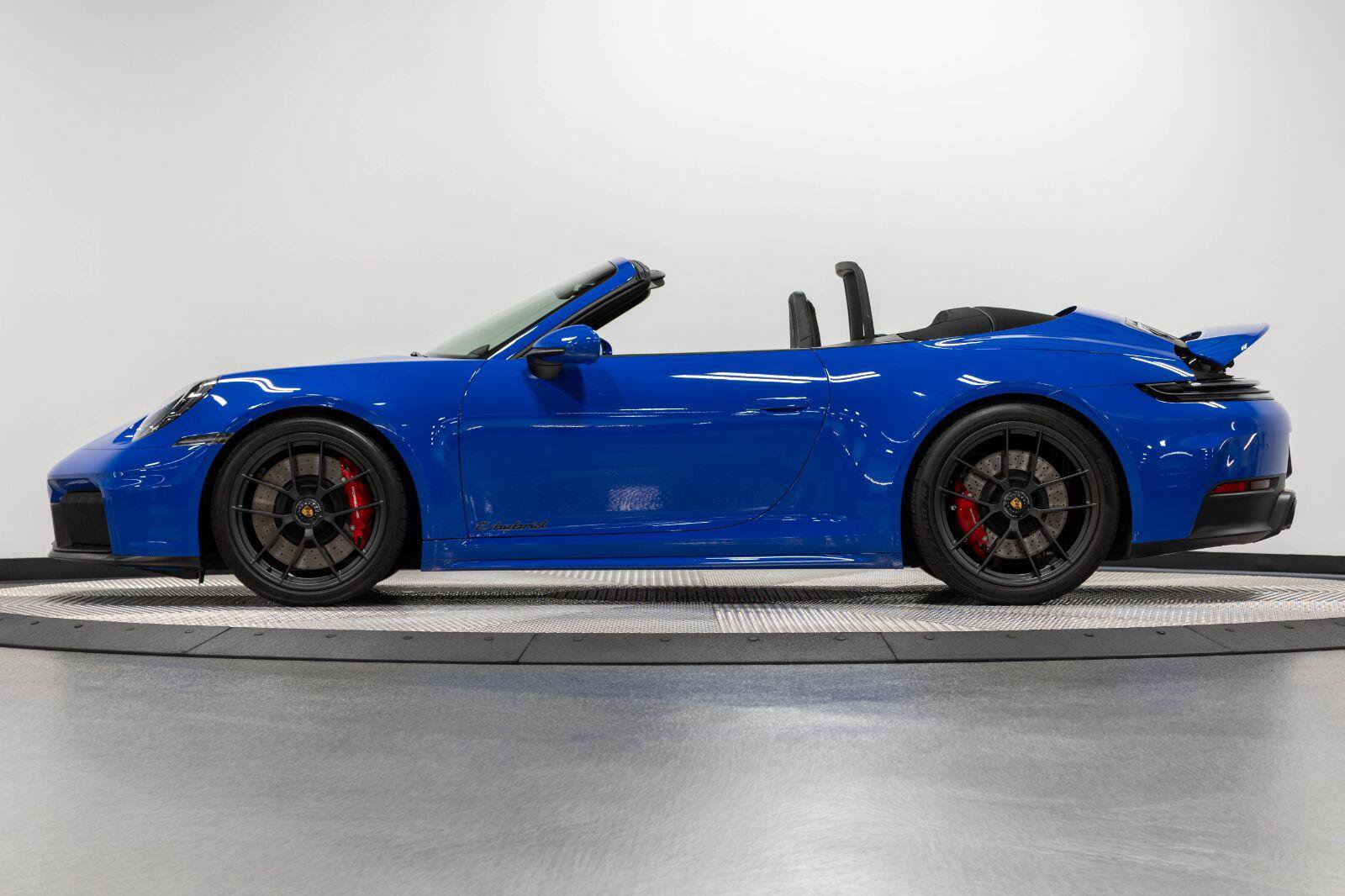 Used 2026 Porsche 911 Carrera 4 GTS AWD/4WD image 21