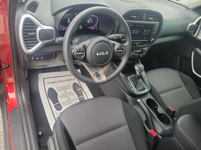 Used 2025 Kia Soul LX w/ LX Technology Package FWD image 15