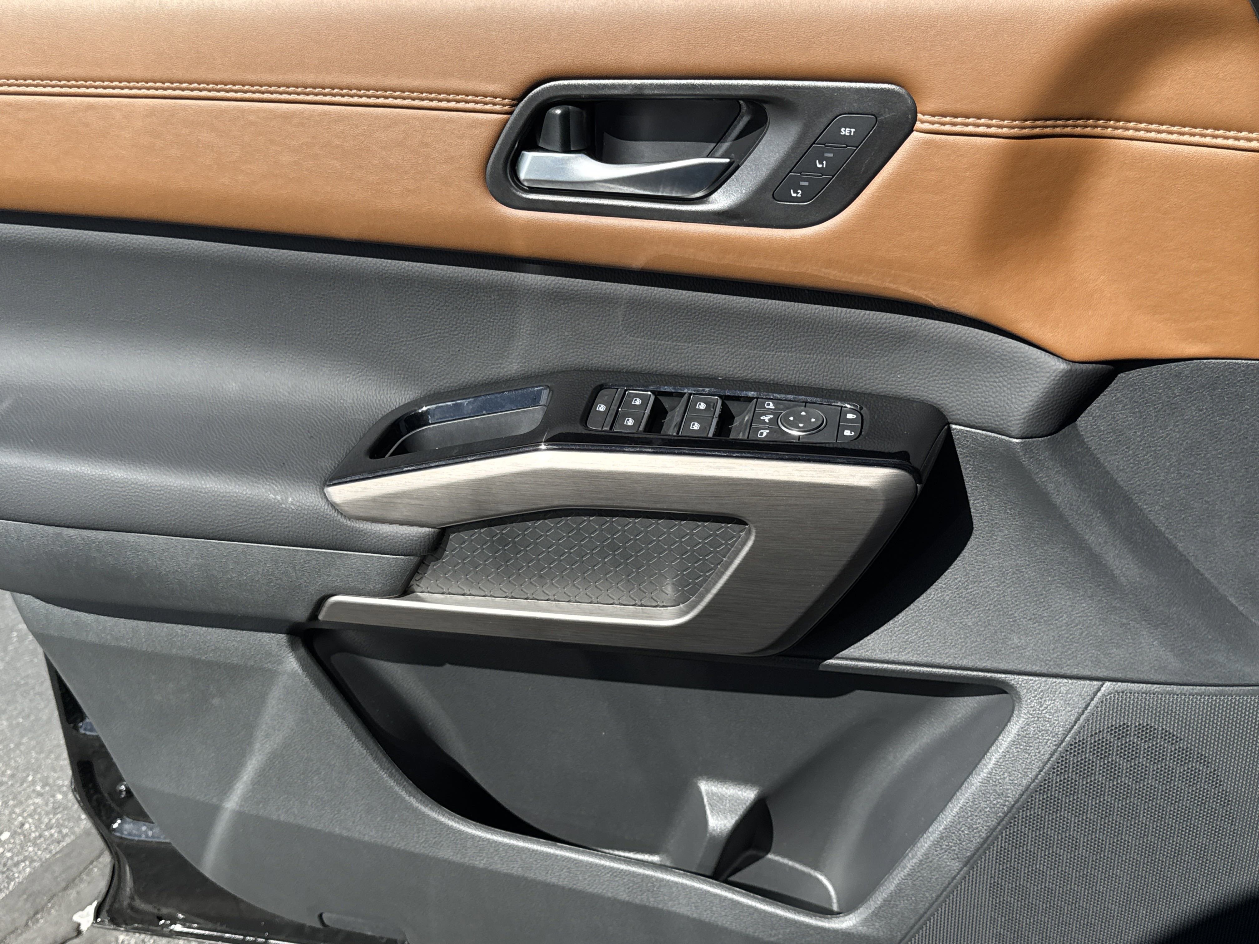 New 2025 Nissan Pathfinder Platinum w/ Cargo Package image 10