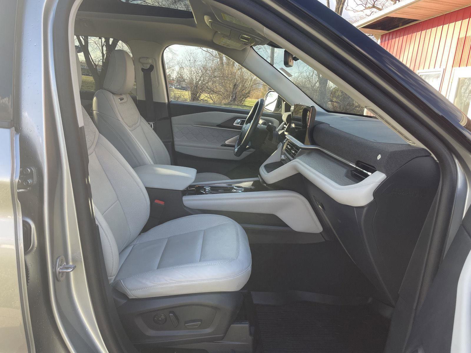 Used 2025 Ford Explorer Platinum w/ LUX Leather Package image 36