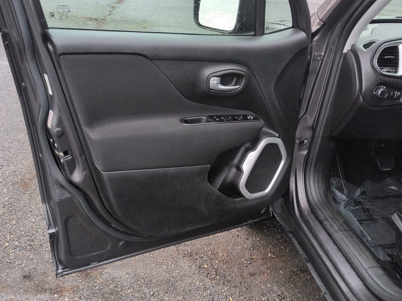 Used 2020 Jeep Renegade Sport w/ Sport Appearance Group image 9