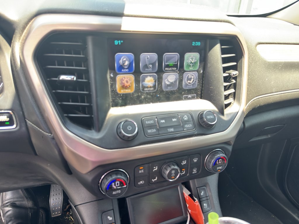 Used 2018 GMC Acadia Denali w/ Technology Package FWD image 9