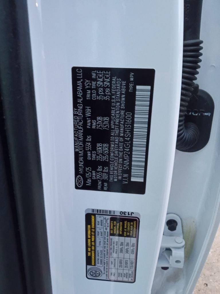 Used 2025 Hyundai Santa Fe SEL FWD image 3