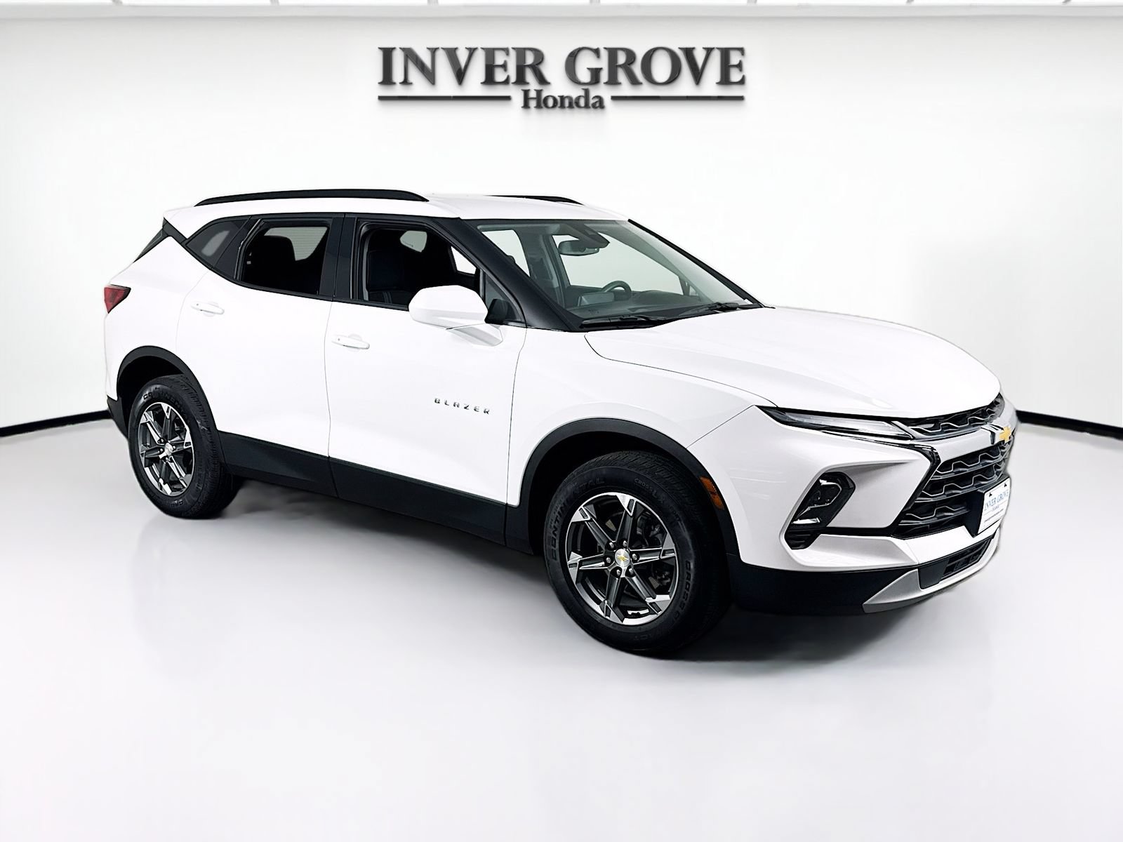Used 2024 Chevrolet Blazer LT w/ Convenience Package AWD/4WD image 3